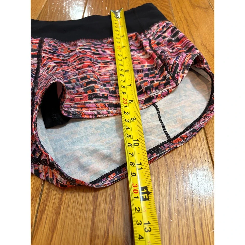 Lululemon Women's Running Shorts Sz 4 Multicolor Abstract Print‎ 2.5 inch inseam